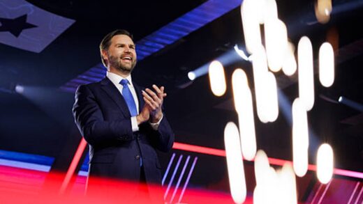 Венс різко висловився про допомогу Україні від США