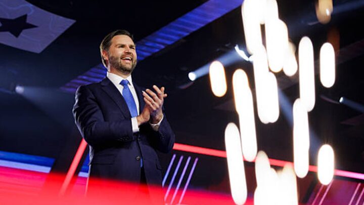 Венс різко висловився про допомогу Україні від США