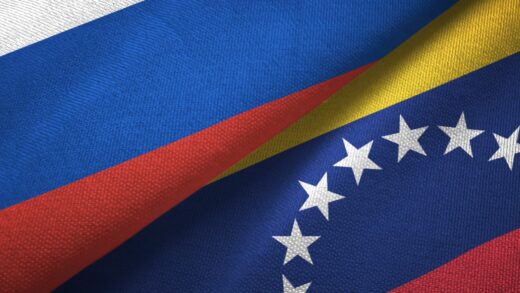 AP: РФ почала евакуацію сімей співробітників посольства у Венесуелі