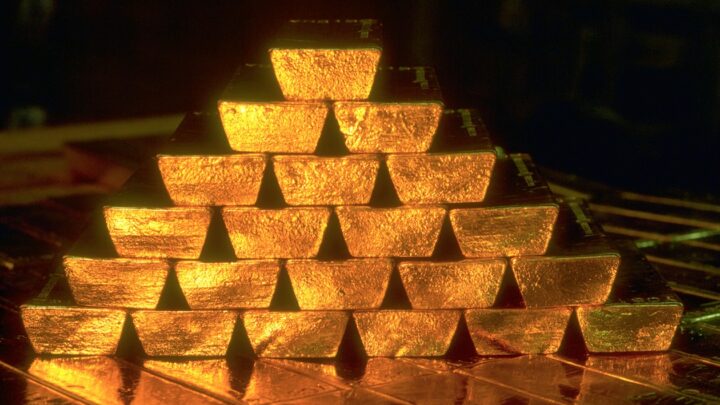 Золото подорожчало після різкого падіння напередодні