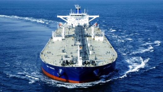 Російська нафта продовжує накопичуватися у морі через проблеми зі збутом