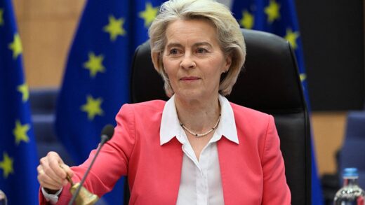 ЄК оприлюднила план позики Україні на €90 млрд