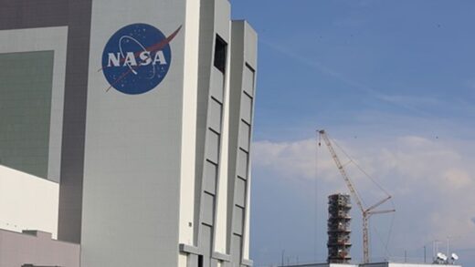 Мегаракету NASA вивели на позицію для пілотованого польоту на Місяць