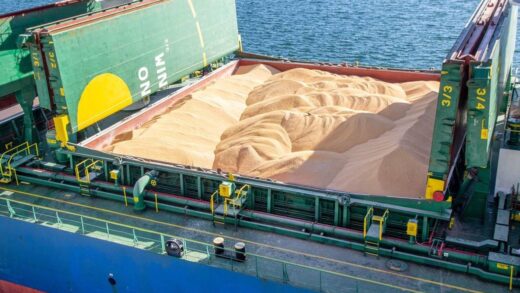 Морським коридором експортовано 100 млн тонн зерна - Кулеба