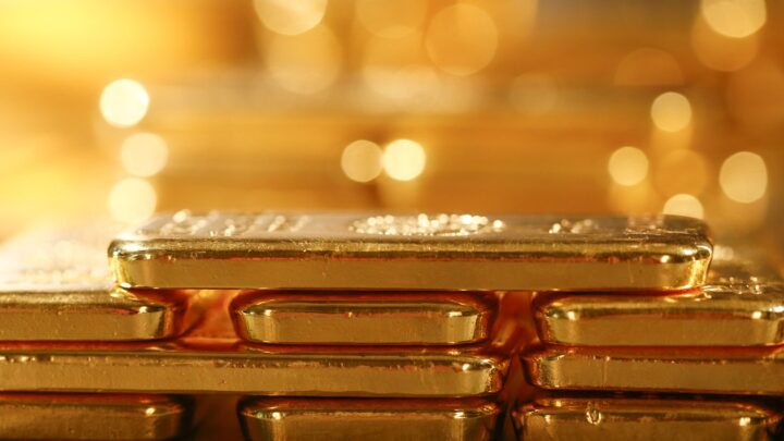 Золото наблизилося до $5 тис. за унцію