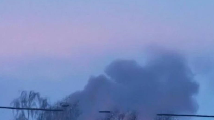 У Бродах на Львівщині після атаки РФ досі спостерігається задимленість