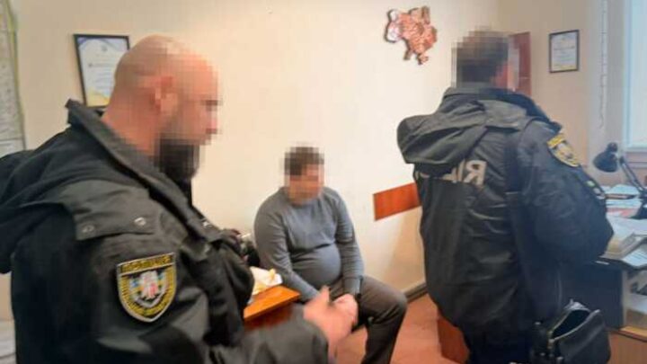 У чиновника Хмельницької ОДА під час обшуків виявили мільйони гривень