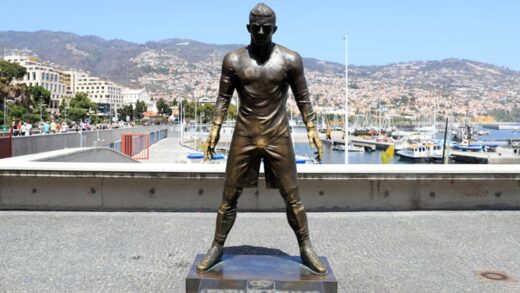 Статую Роналду на батьківщині осквернили вогнем