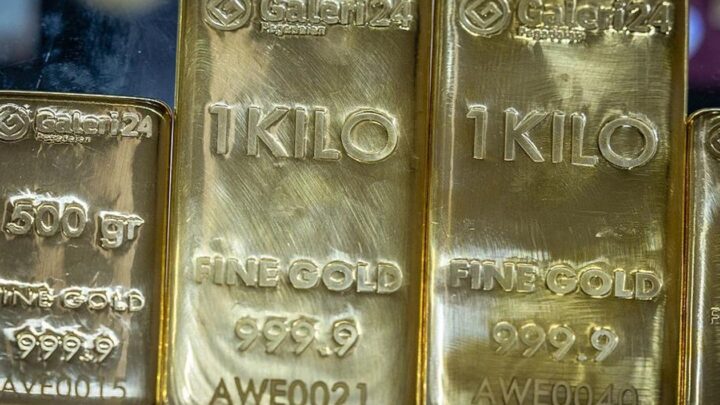 Ціна золота рекордно зросла через слабкий долар