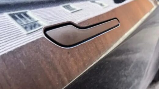 Китай затвердив заборону висувних дверних ручок у електромобілях