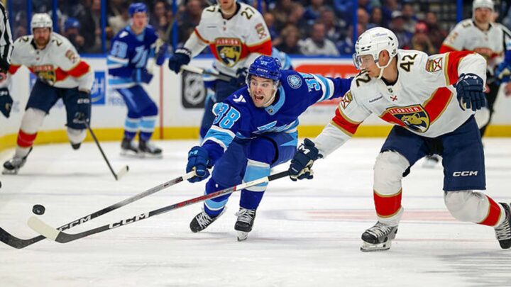 НХЛ: Тампа, Кароліна та Вегас святкують перемоги