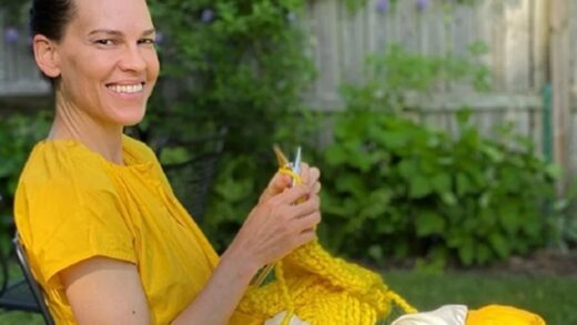 Гіларі Свенк зачитала поезію на підтримку українських дітей