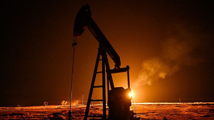 Видобуток нафти в Росії скорочується другий місяць поспіль