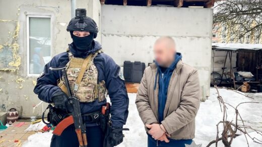 Викрав авто з полігону і відстрілювався: затримання дезертира