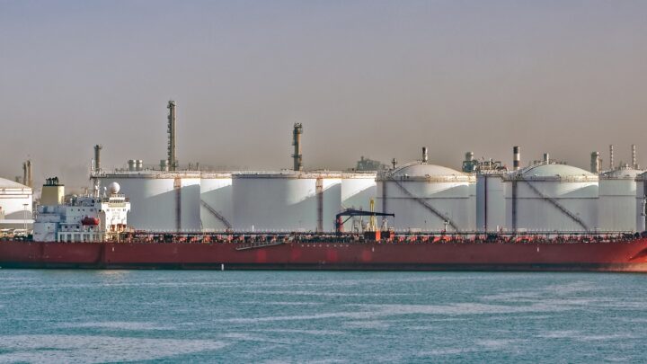 Саудівська нафта ринула до Китаю після рекордних знижок