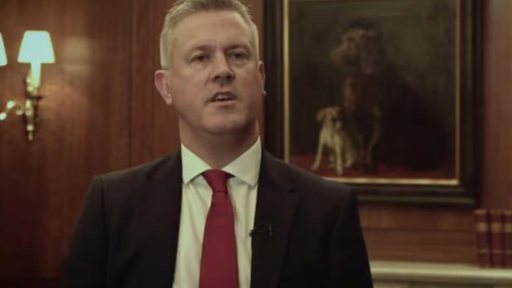 У Британії судили банкіра-мільйонера за 740 випадків безквиткового проїзду