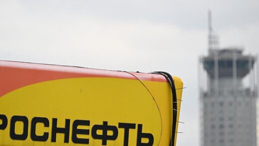 Нафтогазові доходи РФ у лютому скоротяться вдвоє - ЗМІ