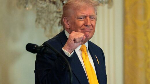 СюжетСанкції проти Росії. Підкуп для Трампа