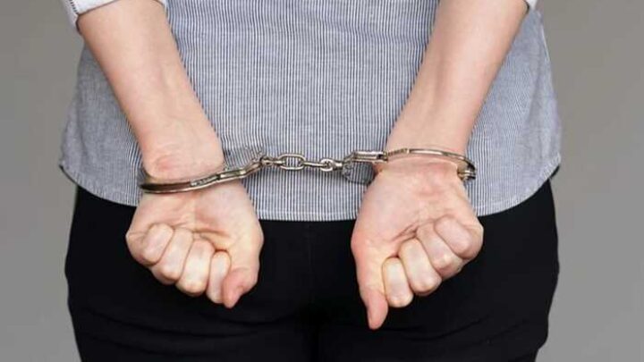 Преміювала сама себе: екскерівницю відділу освіти на Прикарпатті судитимуть за зловживання