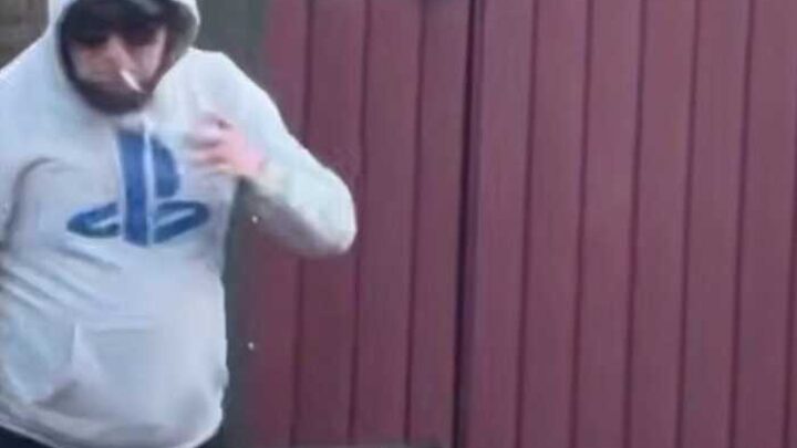 На Закарпатті невідомі силоміць вивели чоловіка з його подвір’я