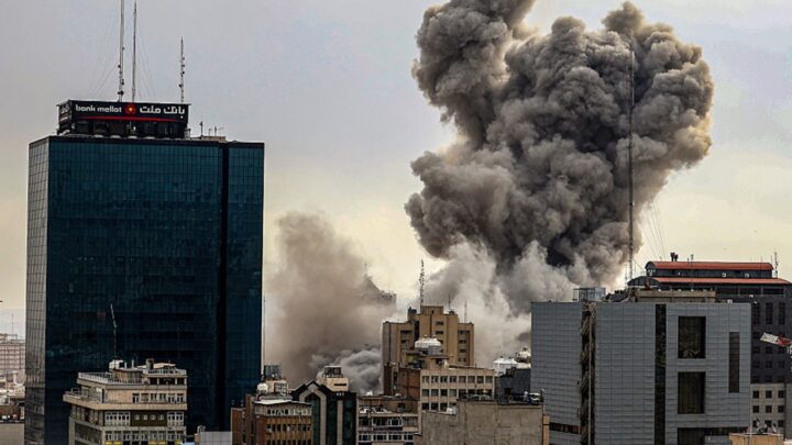 СюжетВійна на Близькому Сході. Онлайн