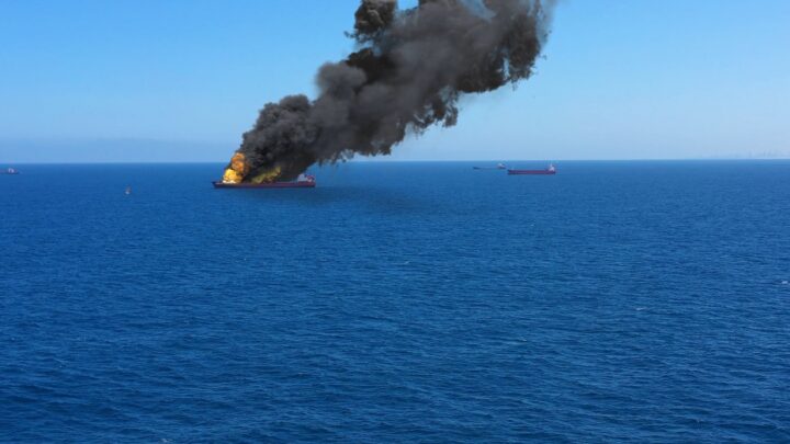 США потопили перший у світі носій бойових дронів