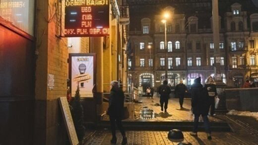 Долар знову оновив максимум в Україні