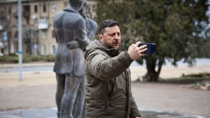 Зеленський прибув на Донбас і заявив про наступ РФ