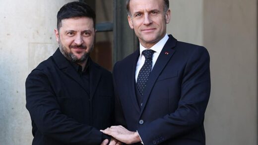 Зеленський приїхав у Париж для зустрічі з Макроном