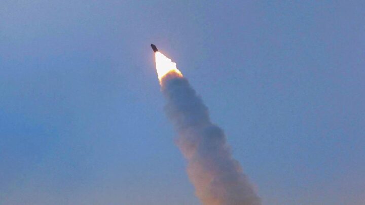 Північна Корея запустила 10 балістичних ракет