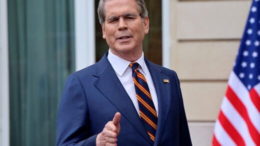 США свідомо дозволяють іранським танкерам проходити Ормузську протоку