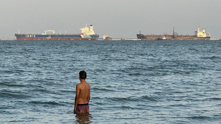 США послабили санкції проти нафти Венесуели