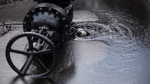 Країни МЕА почали вивільнення аварійних нафтових запасів