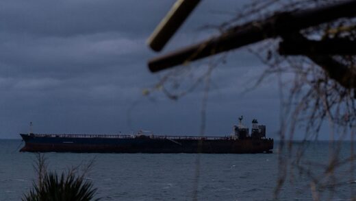 Танкер із російським пальним, який прямував до Куби, змінив курс