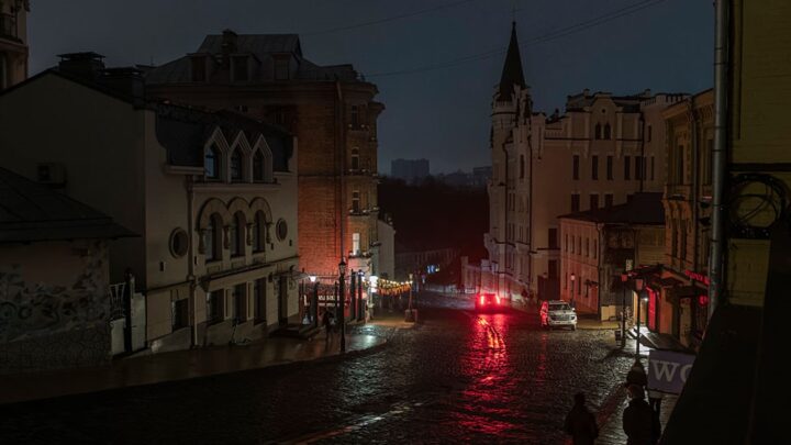 По всій Україні відновили відключення світла