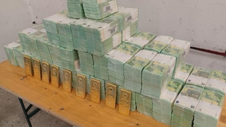 В ЄЦБ пояснили, чим загрожує захоплення Угорщиною готівки України