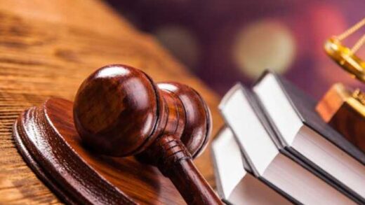 Франція оштрафувала сімох громадян Молдови за графіті з трунами в Парижі