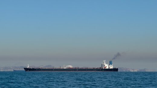 "Зомбі-танкери" прориваються через Ормузьку протоку - ЗМІ