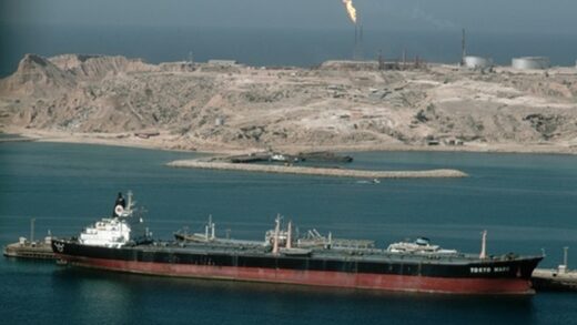 Аналітики назвали ціну на нафту при блокуванні Ормуза до червня