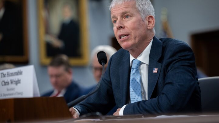 "Прагматичне рішення": у США прокоментували послаблення санкцій проти РФ
