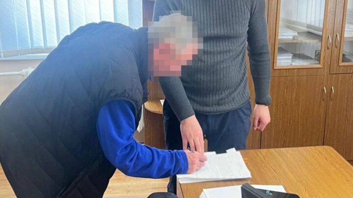 На Львівщині підприємець 23 роки утримував однокласника як "раба"