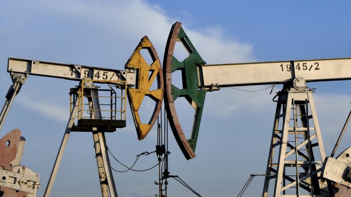Росія рекордно скоротила видобуток нафти через атаки дронів - ЗМІ