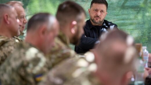 Зеленський анонсував Ставку після поїздки на фронт