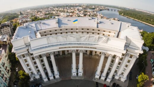 Росіяни пошкодили будівлю МЗС у центрі Києва