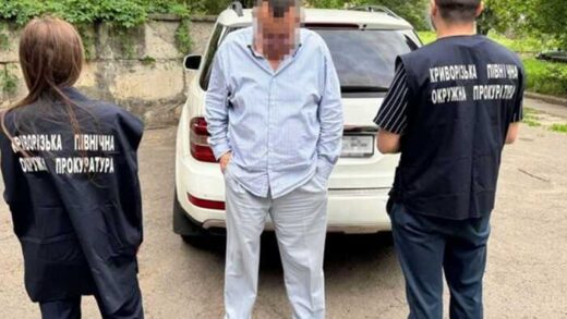 На Дніпропетровщині викрили ділка, який за 15 000 доларів продавав «студентські квитки» для виїзду за кордон