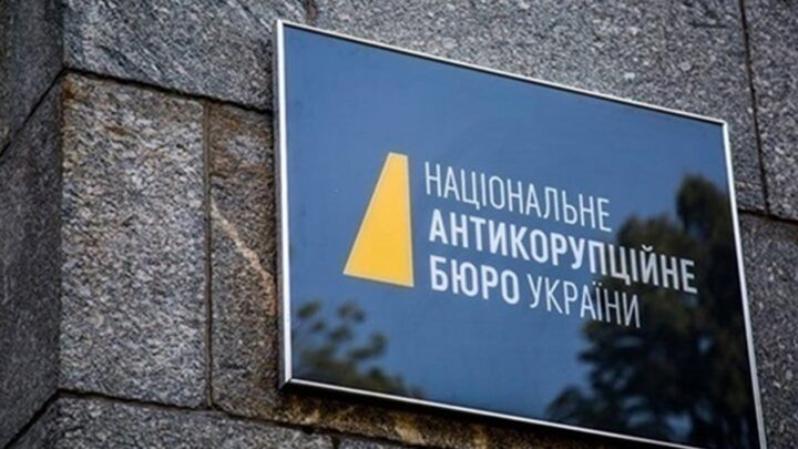 Екстоппосадовця МЗС підозрюють у розкраданні 37 млн пожертв для України