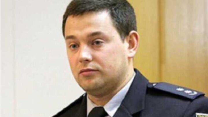 Батько ексчиновника поліції Вязмікіна після відкриття бізнесу став власником двох Mercedes за понад 200 тисяч доларів