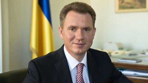 Посіпака Януковича Михайло Охендовський, який фальсифікував вибори на його користь, "віджимає" скандальну забудову Подолу