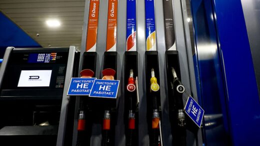 Казахстан почав постачати бензин Росії