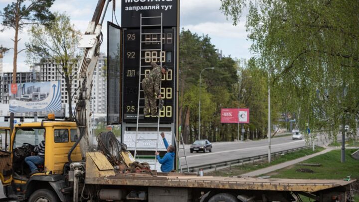 СюжетДефіцит і цінники у 100 грн? Чому дорожчає пальне